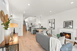 4608 Evanston Ave N, Seattle, WA 98103 - Photo 2