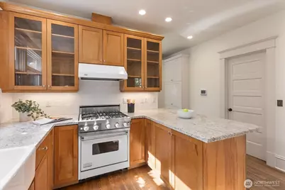 4918 Greenwood Avenue N, Seattle, WA 98103 - Photo 4