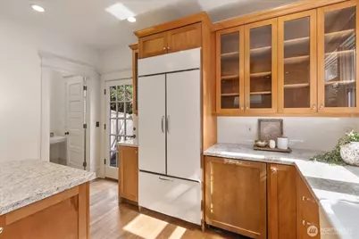4918 Greenwood Avenue N, Seattle, WA 98103 - Photo 6