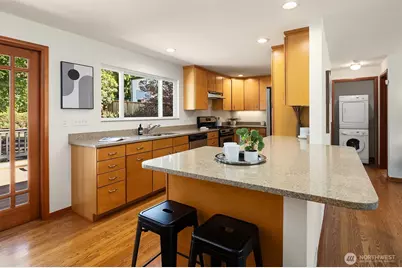 11040 Alton Avenue NE, Seattle, WA 98125 - Photo 16