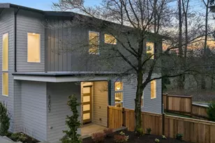 8403 NE 137th St, Kirkland, WA 98034 - Photo 2