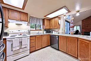 7601 Colony Ct NE, Bremerton, WA 98311 - Photo 4