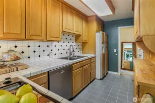 916 Harvard Ave E, Seattle, WA 98102 - Photo 10