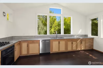 4520 47th Avenue S, Seattle, WA 98118 - Photo 4