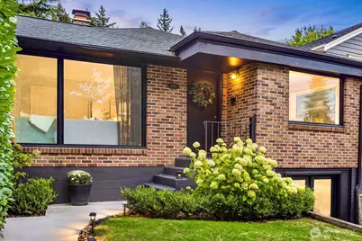4706 48th Avenue NE, Seattle, WA 98105 - Photo 2