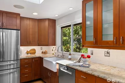 8618 NE 143rd Street, Kirkland, WA 98034 - Photo 4