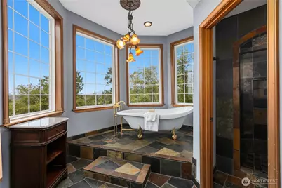 4700 Monte Vista Place, Mount Vernon, WA 98273 - Photo 4