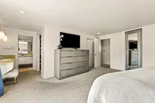 9355 NE 30th St, Clyde Hill, WA 98004 - Photo 24