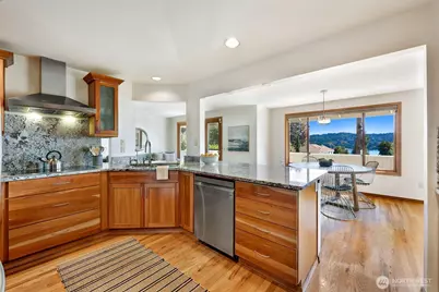 13025 42nd Avenue NE, Seattle, WA 98125 - Photo 10