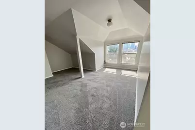819 6th Avenue N, Seattle, WA 98109 - Photo 12