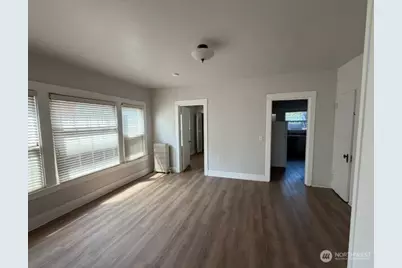 819 6th Avenue N, Seattle, WA 98109 - Photo 16