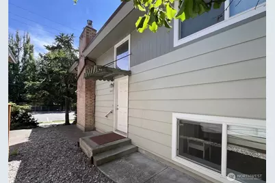 13807 Greenwood Avenue N, Seattle, WA 98133 - Photo 18