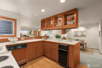 3200 Alki Avenue SW #201, Seattle, WA 98116 - Photo 10