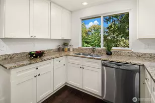 22706 NE 12th Pl, Sammamish, WA 98074 - Photo 12