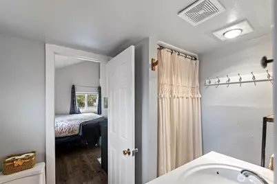 3018 Hollywood Avenue NE, Bremerton, WA 98310 - Photo 12