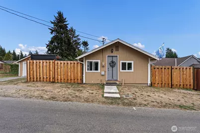 3018 Hollywood Avenue NE, Bremerton, WA 98310 - Photo 2