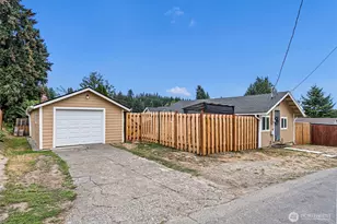 3018 Hollywood Ave NE, Bremerton, WA 98310 - Photo 1