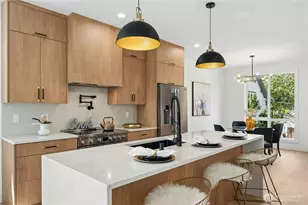 9242 Dayton Ave N, Seattle, WA 98103 - Photo 8