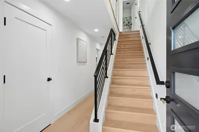 9242 Dayton Avenue N #B, Seattle, WA 98103 - Photo 4
