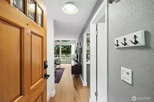811 NE 57th St, Seattle, WA 98105 - Photo 4