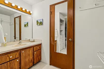 811 NE 57th Street, Seattle, WA 98105 - Photo 24