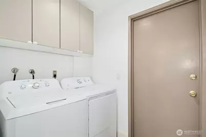 811 NE 57th Street, Seattle, WA 98105 - Photo 18