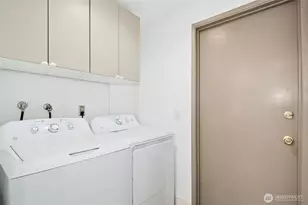 811 NE 57th St, Seattle, WA 98105 - Photo 18