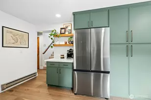 811 NE 57th St, Seattle, WA 98105 - Photo 14