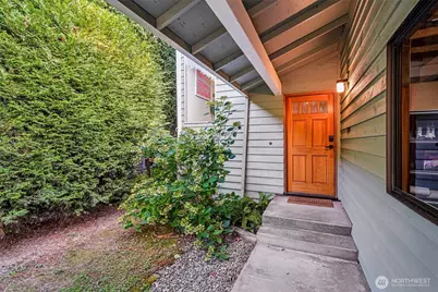 811 NE 57th Street, Seattle, WA 98105 - Photo 2