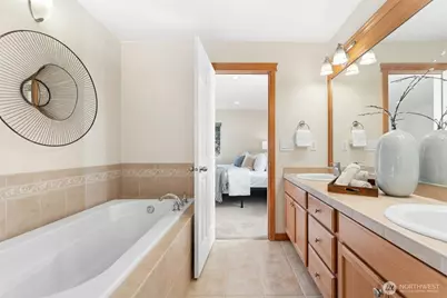 723 N 198th Street, Shoreline, WA 98133 - Photo 18