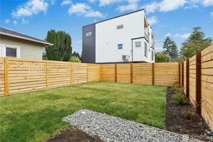 9240 Dayton Ave N, Seattle, WA 98103 - Photo 30