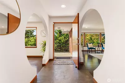 11704 Palatine Avenue N, Seattle, WA 98133 - Photo 4