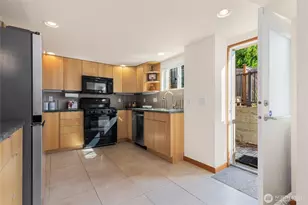 11704 Palatine Ave N, Seattle, WA 98133 - Photo 26