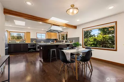 11704 Palatine Avenue N, Seattle, WA 98133 - Photo 10