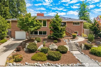 11704 Palatine Avenue N, Seattle, WA 98133 - Photo 1