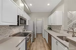 12438 NE 7th Pl, Bellevue, WA 98005 - Photo 12