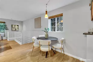 952 N 35th St, Seattle, WA 98103 - Photo 8