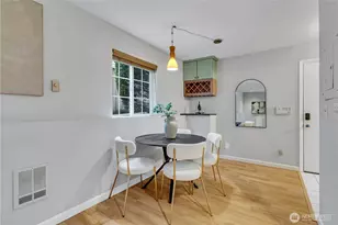 952 N 35th St, Seattle, WA 98103 - Photo 10