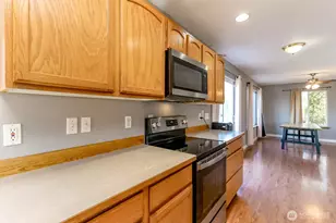 12211 2nd Ave Ct E, Tacoma, WA 98445 - Photo 10