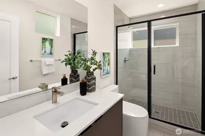 4919 Meridian Avenue N, Seattle, WA 98103 - Photo 12