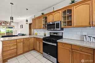 10821 Crestwood Dr S, Seattle, WA 98178 - Photo 8