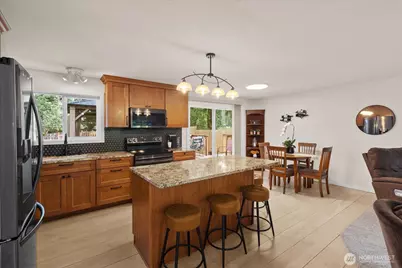 8512 NE 136th Street, Kirkland, WA 98034 - Photo 2