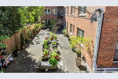 1605 E Olive Street #208, Seattle, WA 98122 - Photo 28