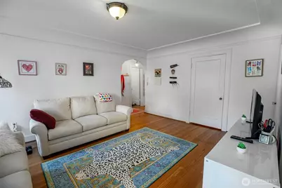 1605 E Olive Street #208, Seattle, WA 98122 - Photo 4
