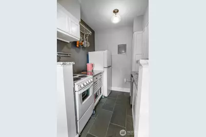 1605 E Olive Street #208, Seattle, WA 98122 - Photo 8
