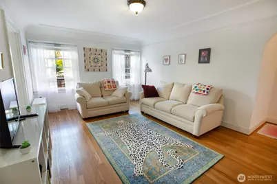 1605 E Olive Street #208, Seattle, WA 98122 - Photo 2
