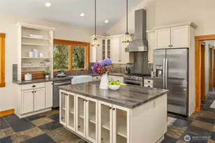 7183 NE Eagle Harbor Dr NE, Bainbridge Island, WA 98110 - Photo 14