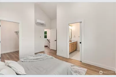 13321 3rd Avenue NE #D, Seattle, WA 98125 - Photo 26