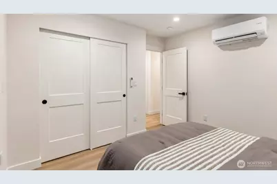 13321 3rd Avenue NE #D, Seattle, WA 98125 - Photo 6