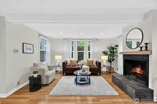 2732 NE 54th St, Seattle, WA 98105 - Photo 2
